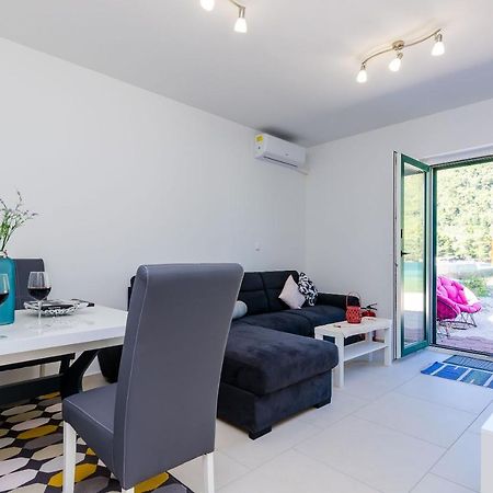 Holiday Home Barbara Стон Екстер'єр фото